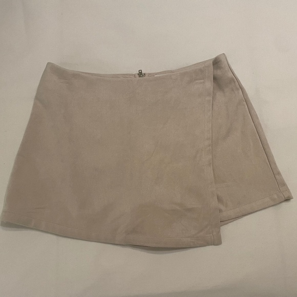 TCEC Pants - NWT TCEC Tan Skort M